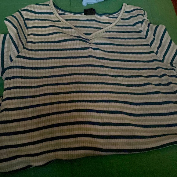 Green striped crop top - Picture 1 of 1